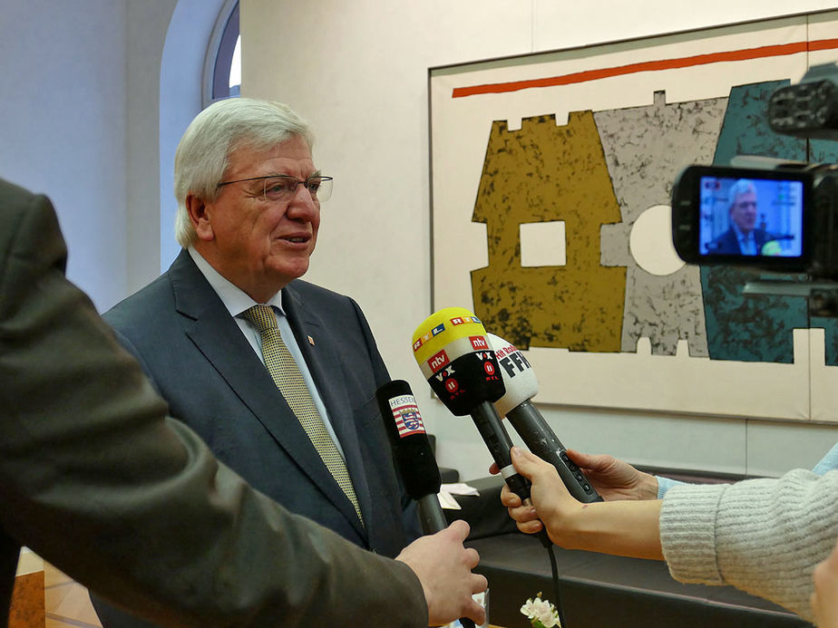 Naumburger Sternsinger zu Besuch beim Hessischen Ministerpräsidenten Volker Bouffier (Foto: Karl-Franz Thiede)